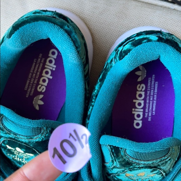 Adidas Emerald Green Velvet Sneakers 10.5 - Picture 4 of 16